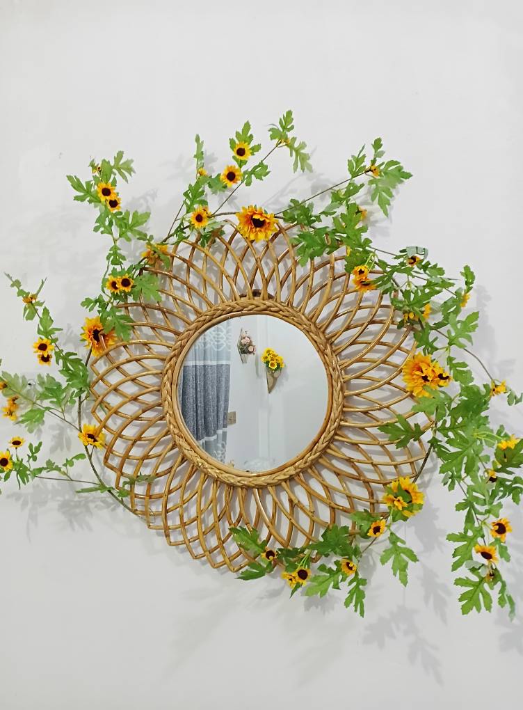 বেতের আয়না (সূর্যমুখী লতা সহ)